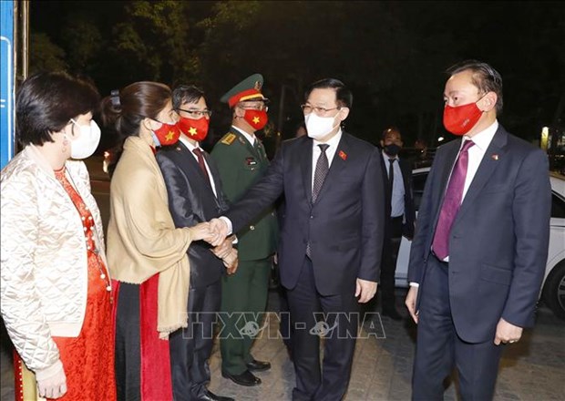NA Chairman meets Vietnamese community in India